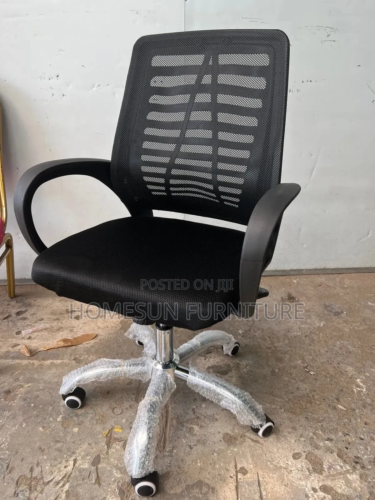 Ergonomic Mesh Office Chair With Chrome Base