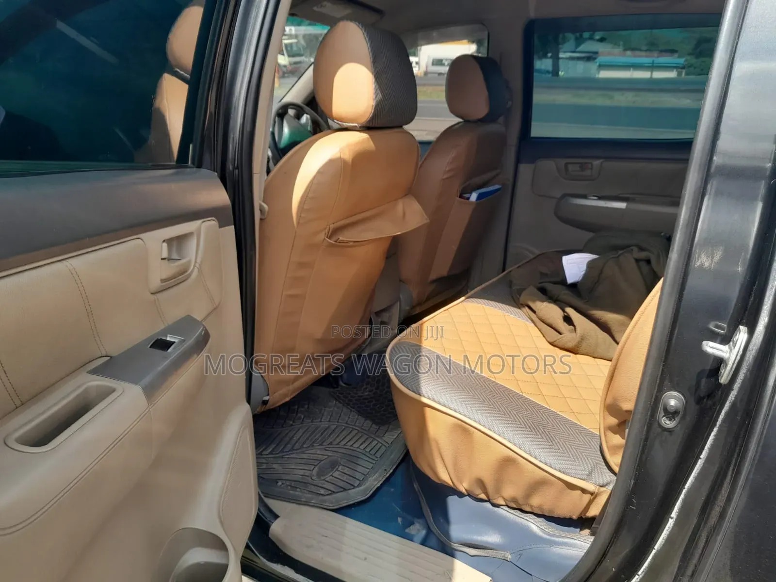 Toyota Hilux 2012 Black