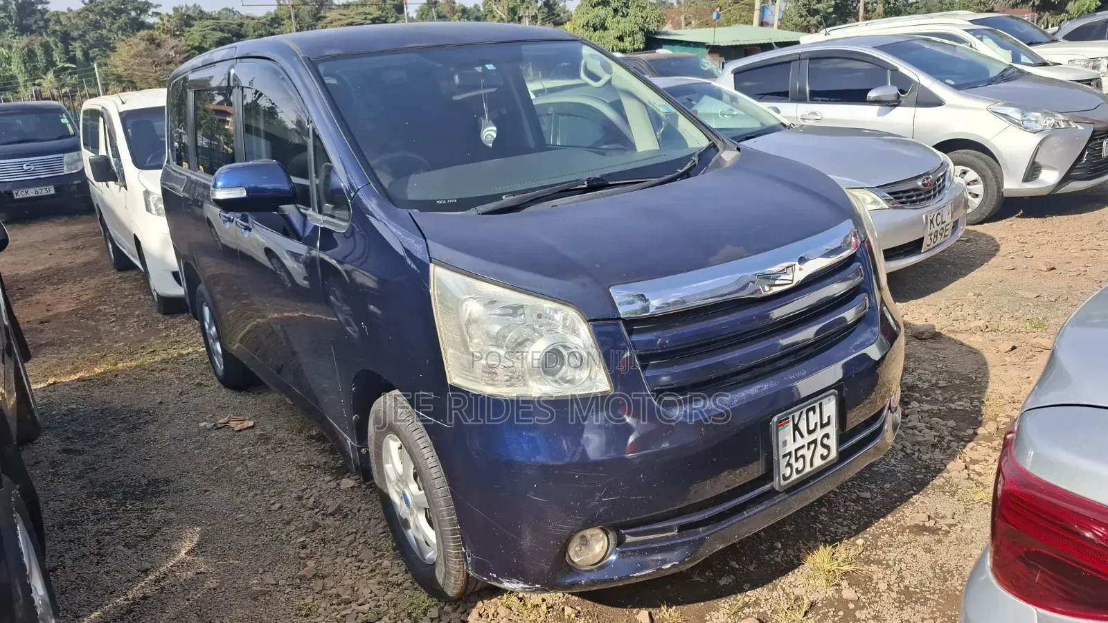 Toyota Noah 2009 Blue