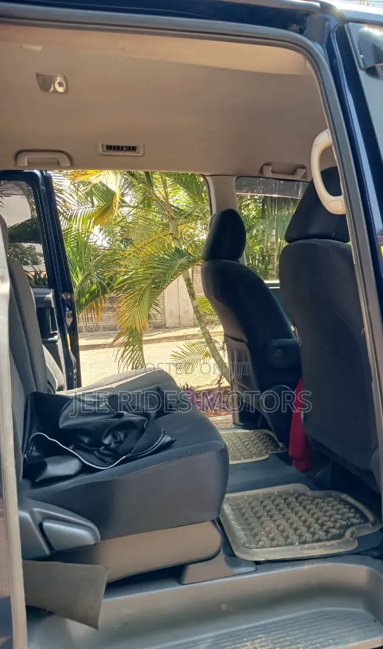 Toyota Noah 2009 Blue
