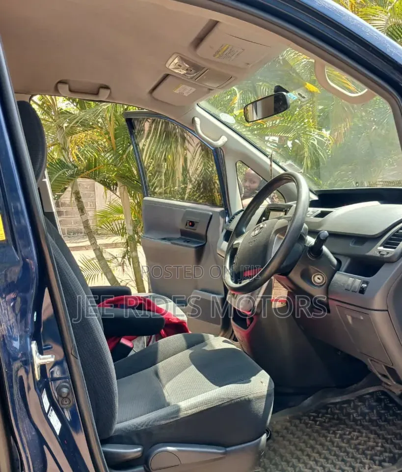 Toyota Noah 2009 Blue