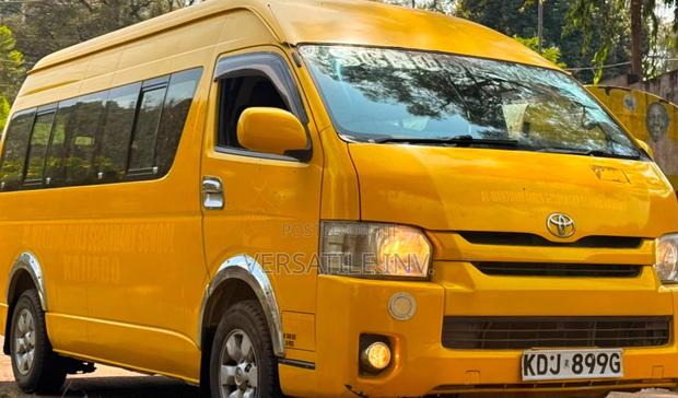 Toyota HiAce 2014 Yellow