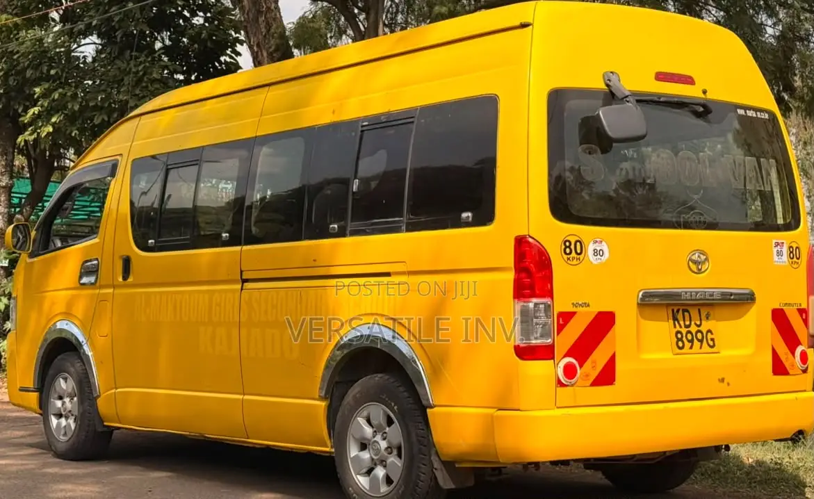 Toyota HiAce 2014 Yellow