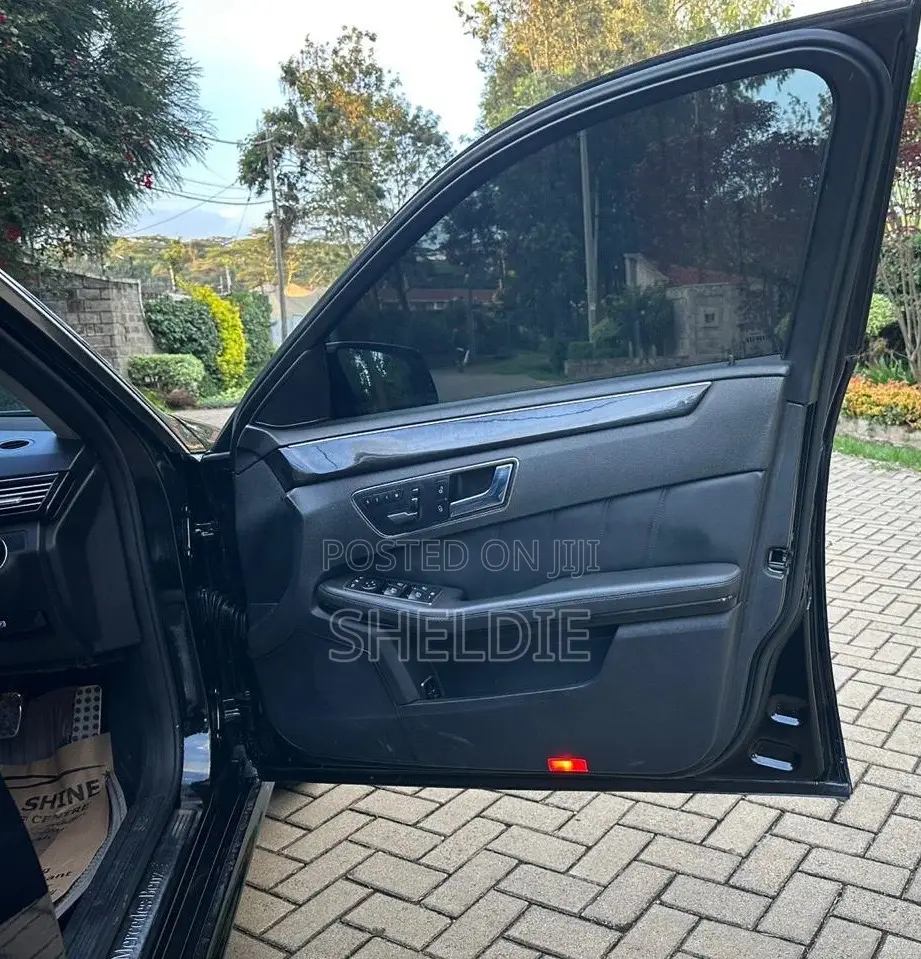 Mercedes-Benz E300 2010 Black