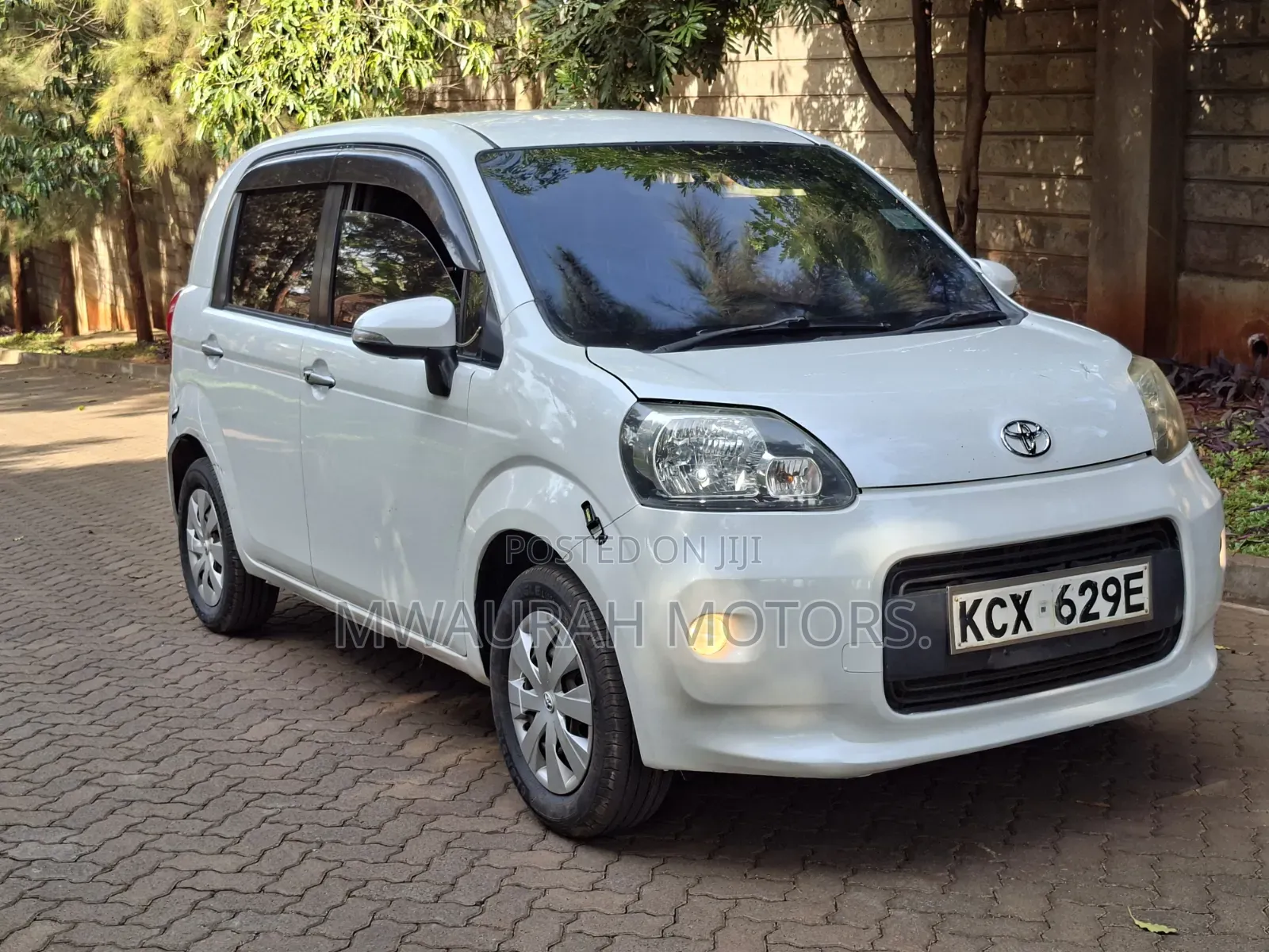 Toyota Porte 2012 Pearl