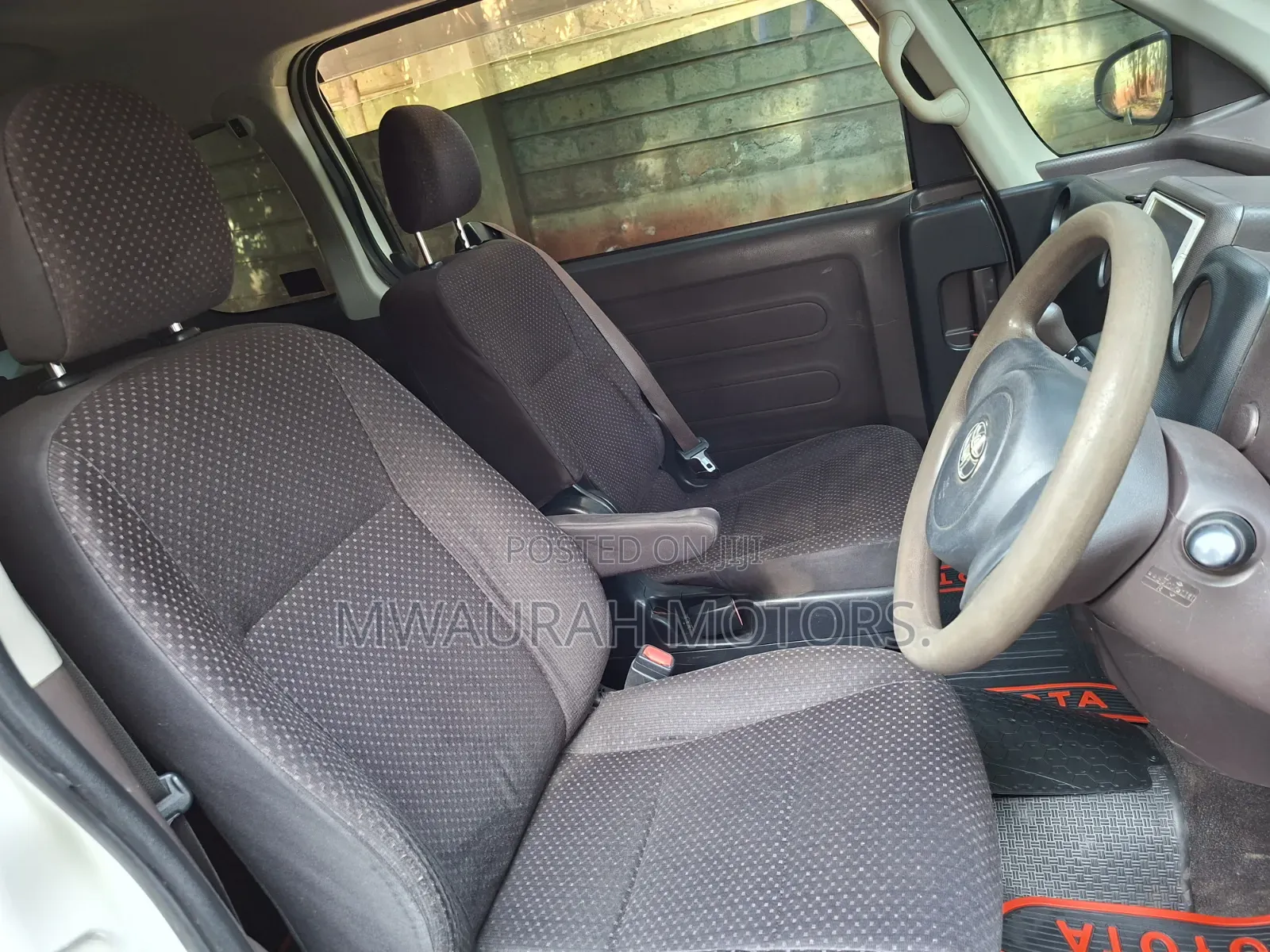 Toyota Porte 2012 Pearl