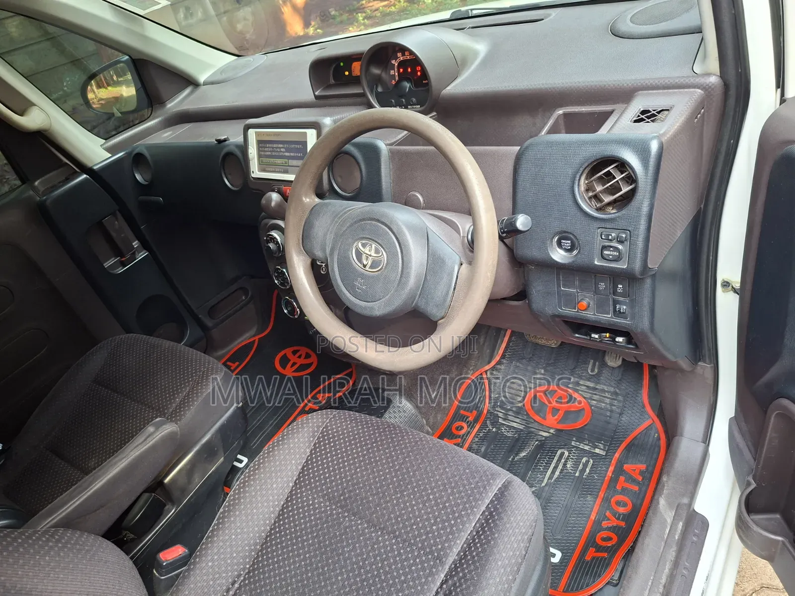 Toyota Porte 2012 Pearl