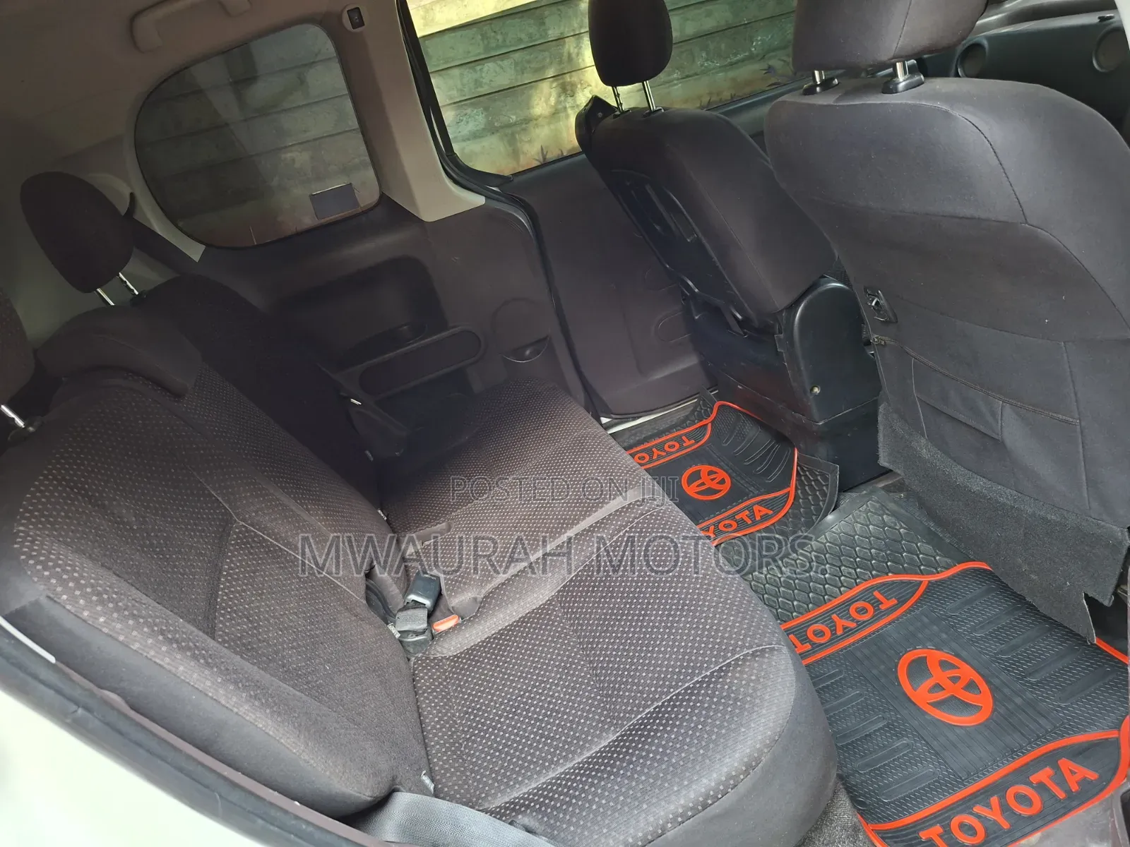 Toyota Porte 2012 Pearl