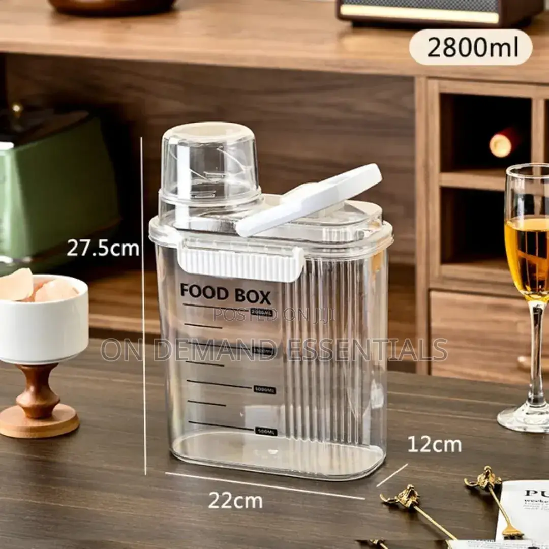*Airtight Transparent Food Storage Container With Easy-Press Lid