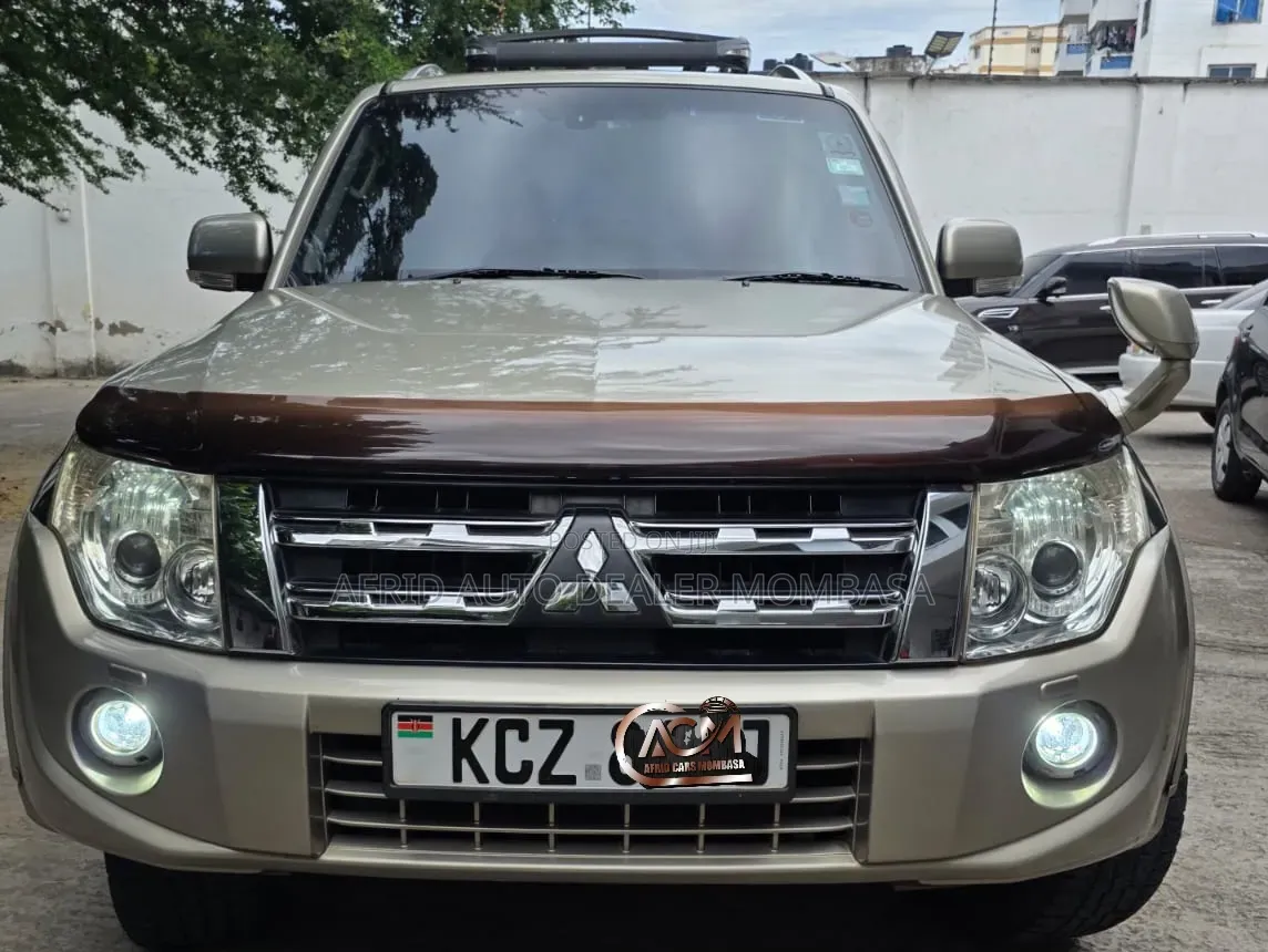 Mitsubishi Pajero 3.2 Di-Dc GLS 2012 Burgundy