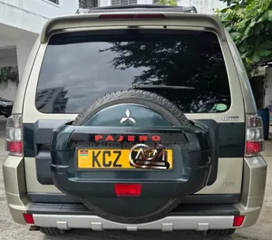 Mitsubishi Pajero 3.2 Di-Dc GLS 2012 Burgundy