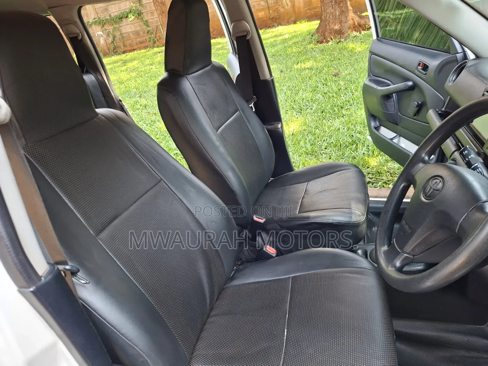 Toyota ISIS 2013 Gray