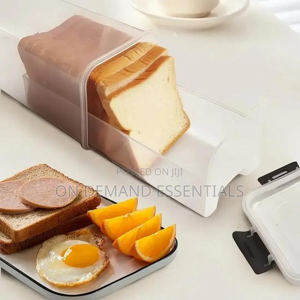 Bread Storage Container With a Tray and Airtight Lid - thumbnail 3