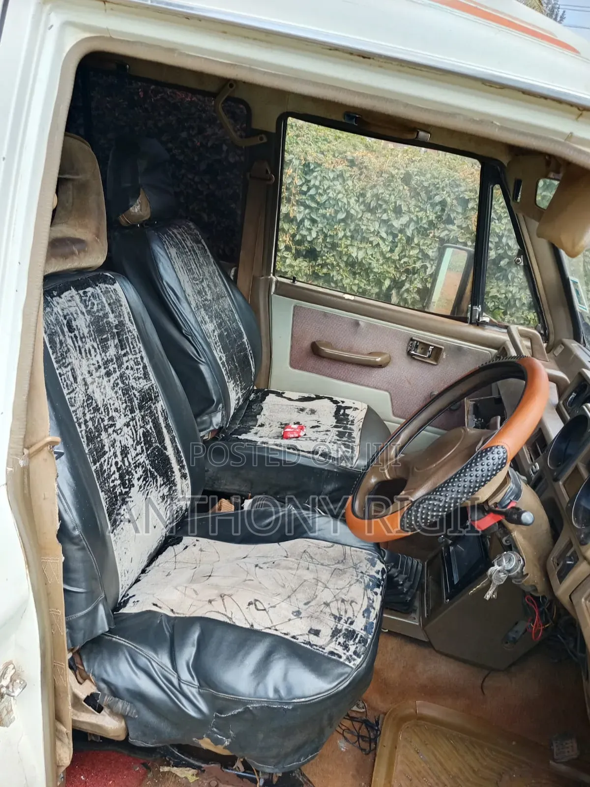Mitsubishi Pajero 1990 White