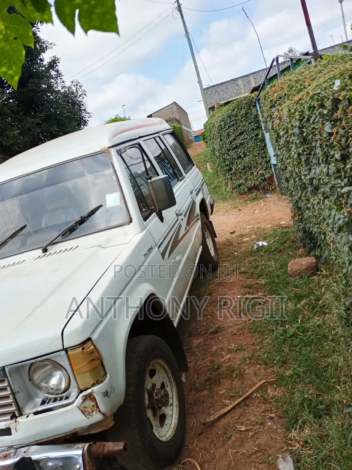 Mitsubishi Pajero 1990 White