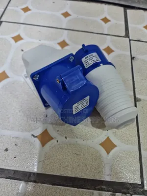 32 Amp, 3-Pin Industrial Socket