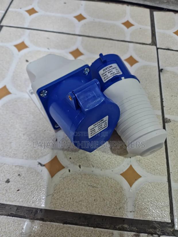 32 Amp, 3-Pin Industrial Socket