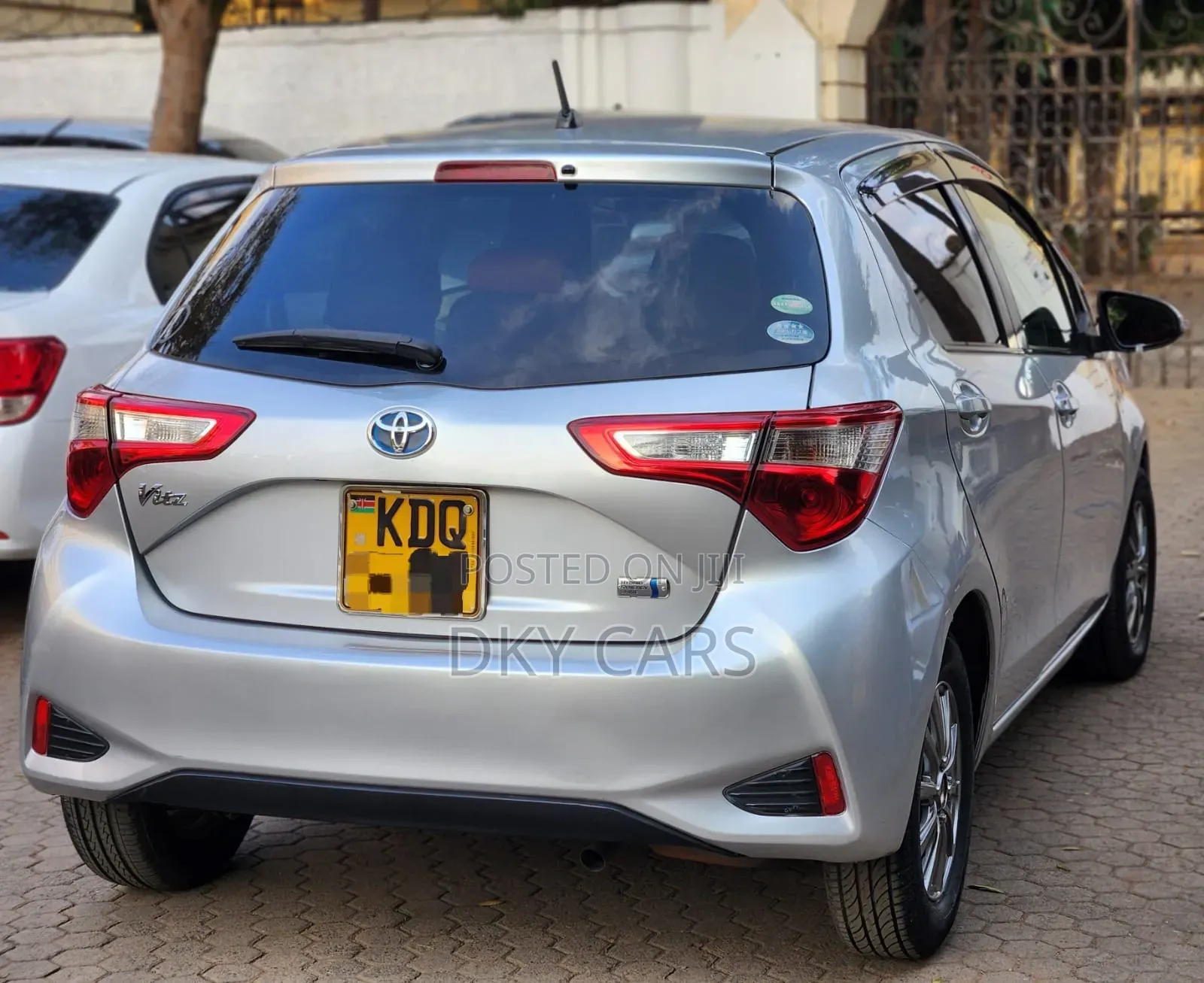 Toyota Vitz 2017 Silver