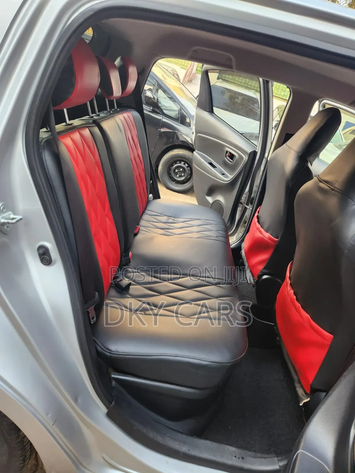 Toyota Vitz 2017 Silver