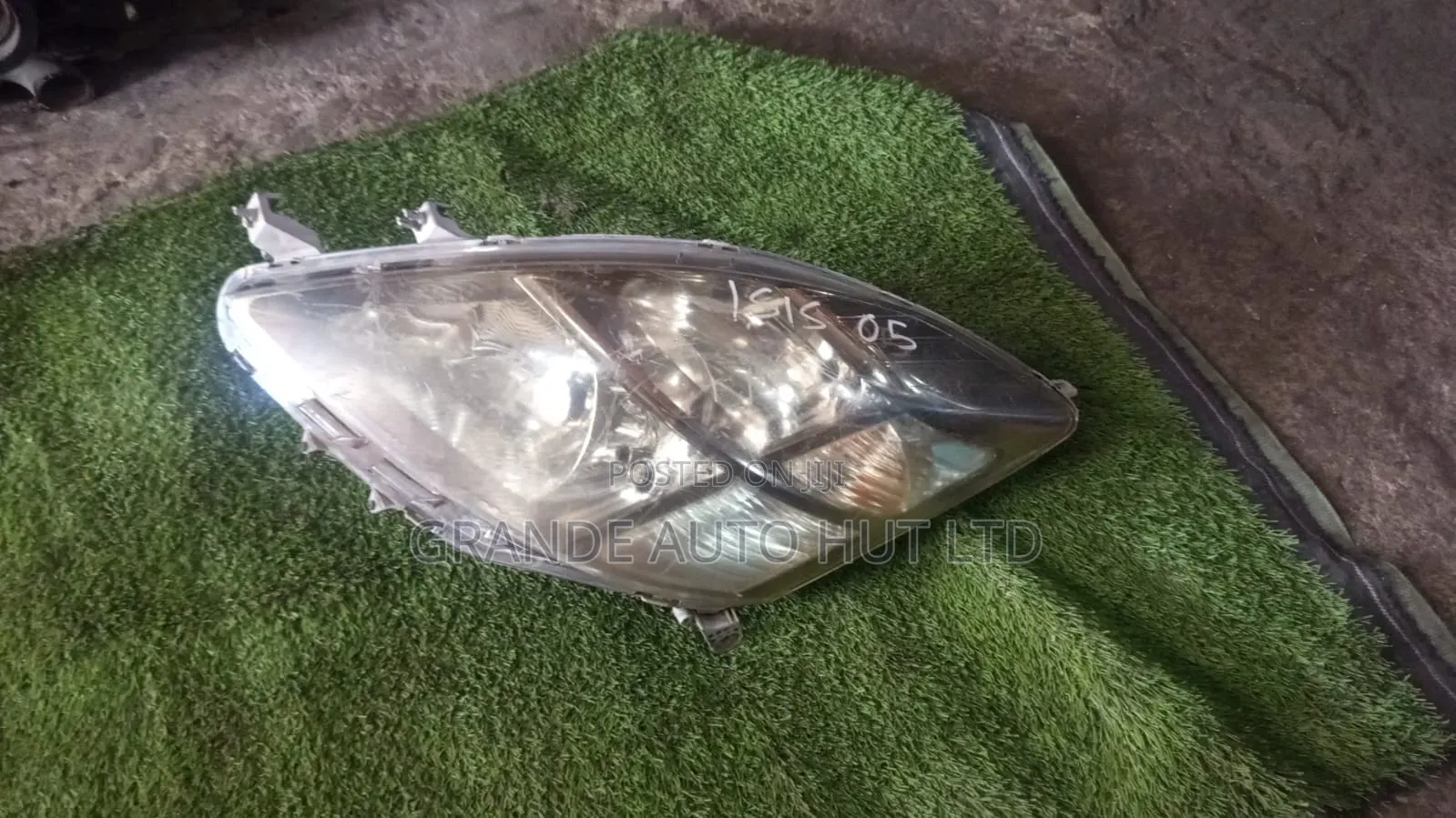 Toyota Isis Headlights
