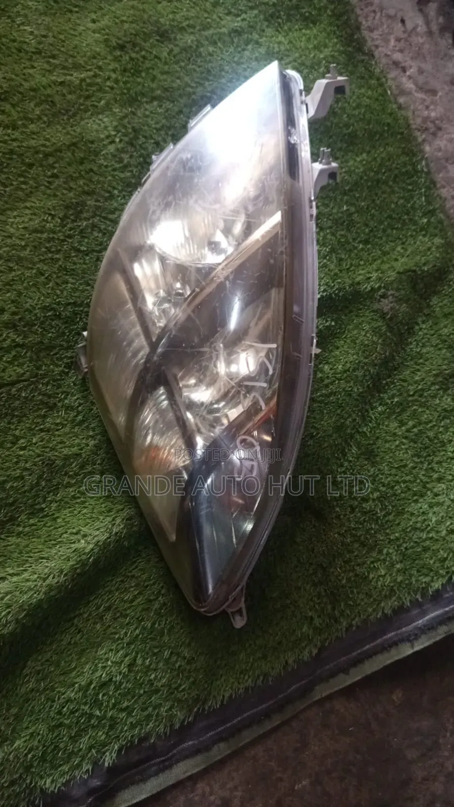 Toyota Isis Headlights