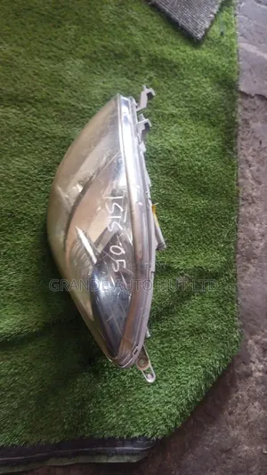 Toyota Isis Headlights