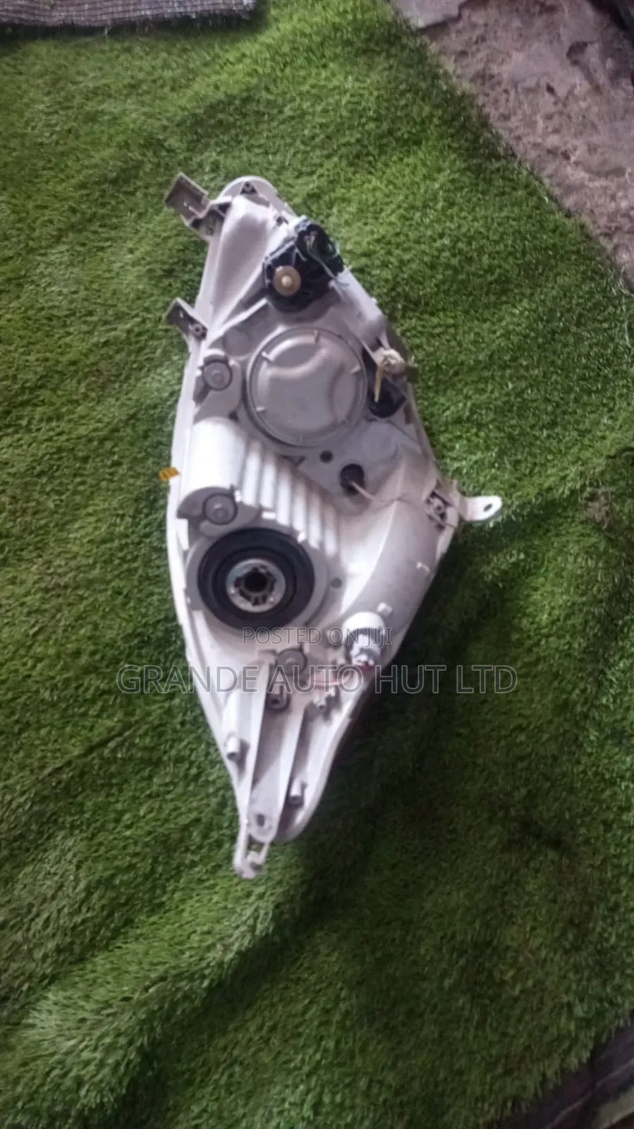 Toyota Isis Headlights