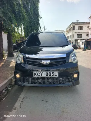 Toyota Noah 2014 Silver