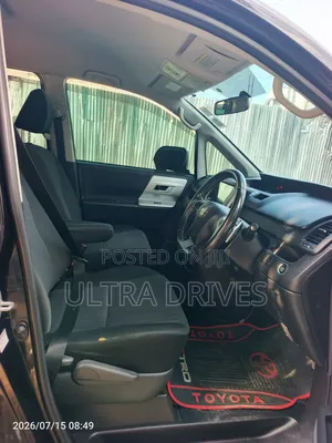 Toyota Noah 2014 Silver