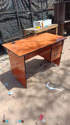 Modern Office Desk 1.2m With Lockable Drawer
