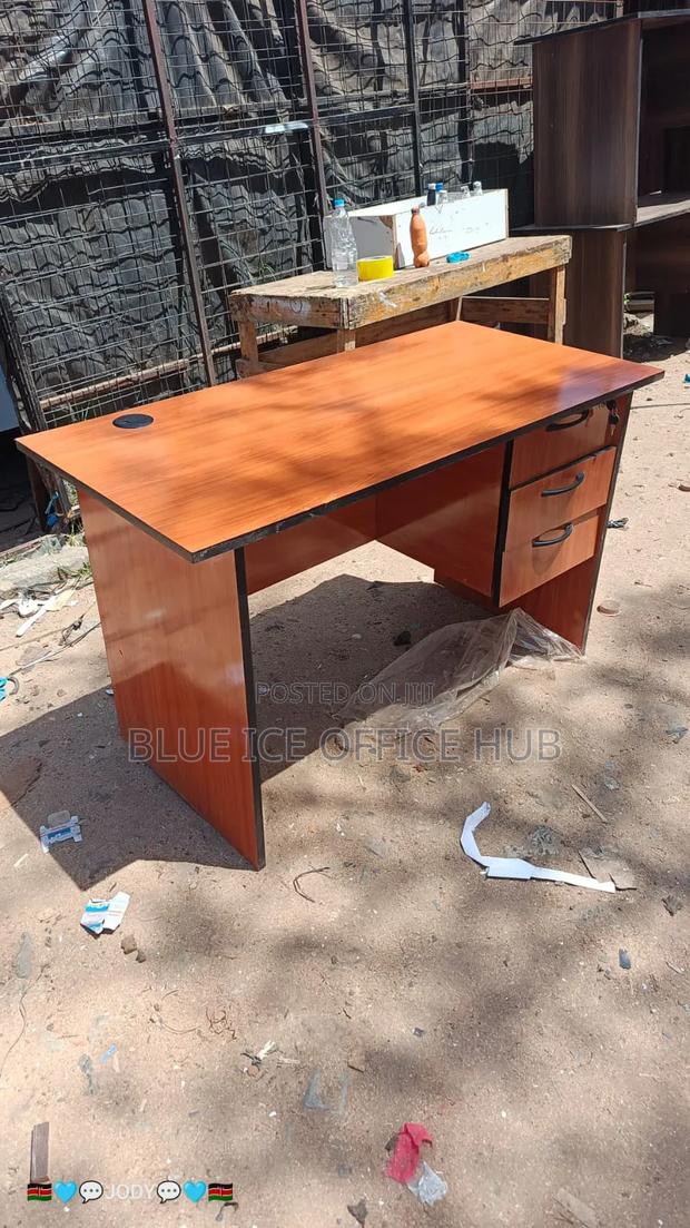 Modern Office Desk 1.2m With Lockable Drawer - thumbnail 2