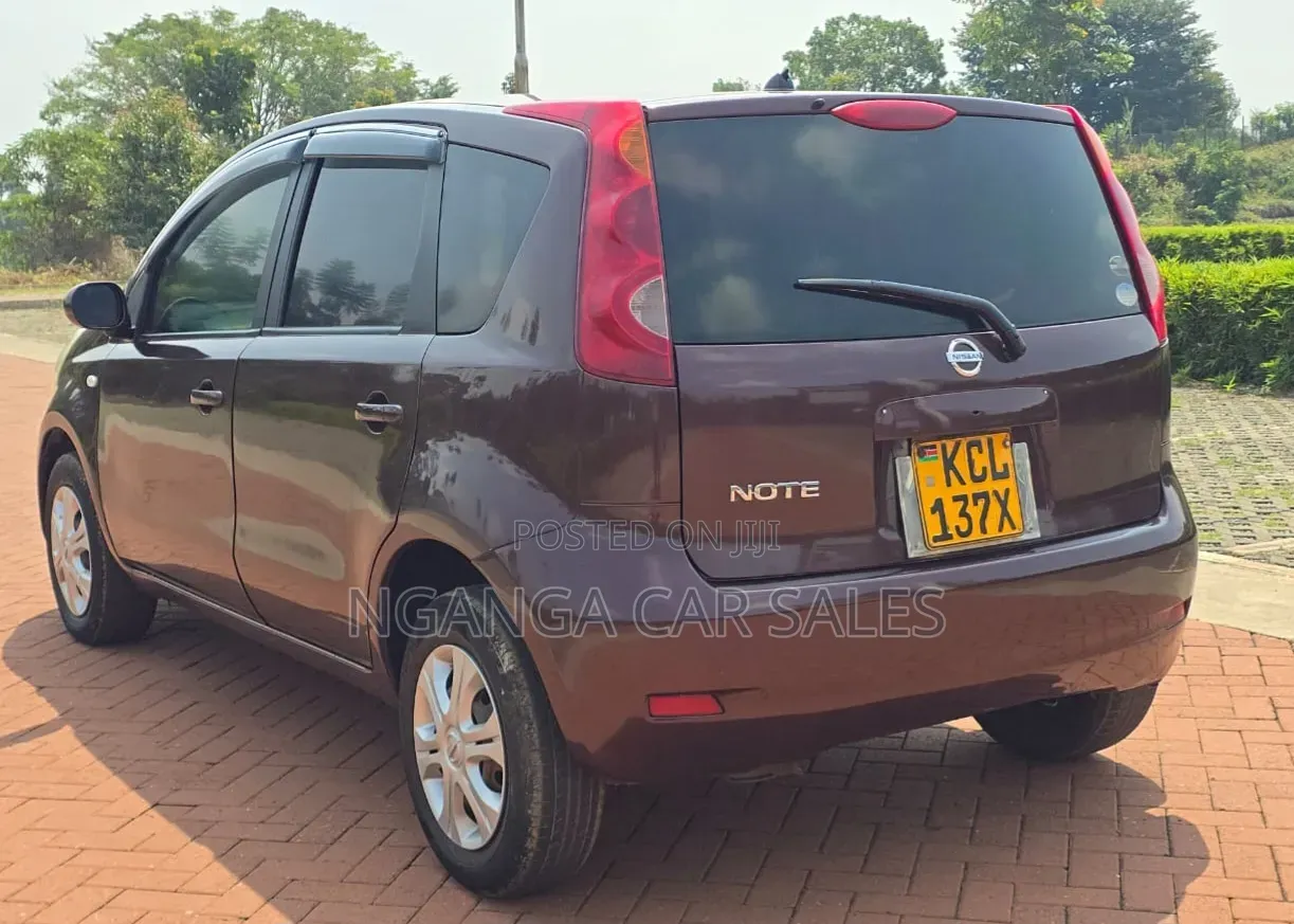 Nissan Note 2011 Maroon
