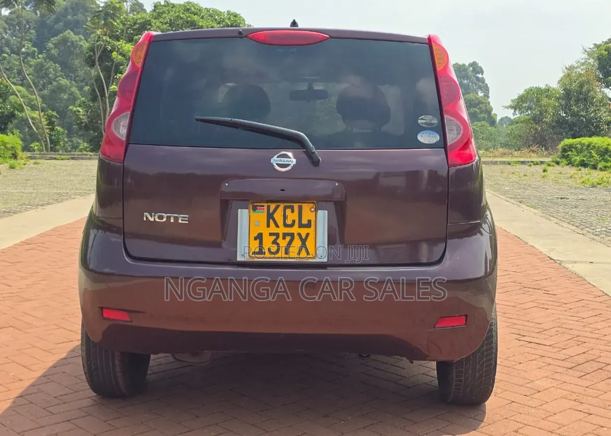 Nissan Note 2011 Maroon