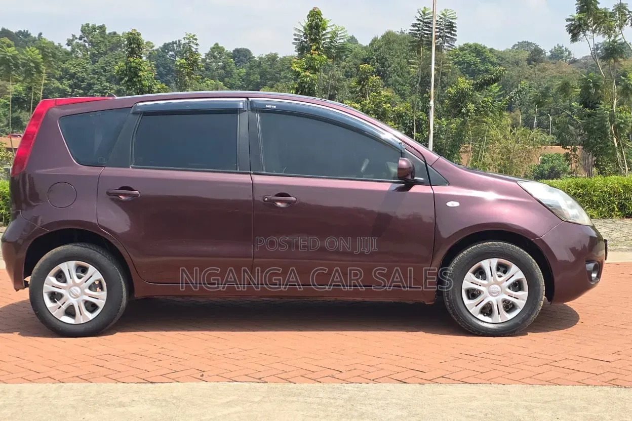 Nissan Note 2011 Maroon