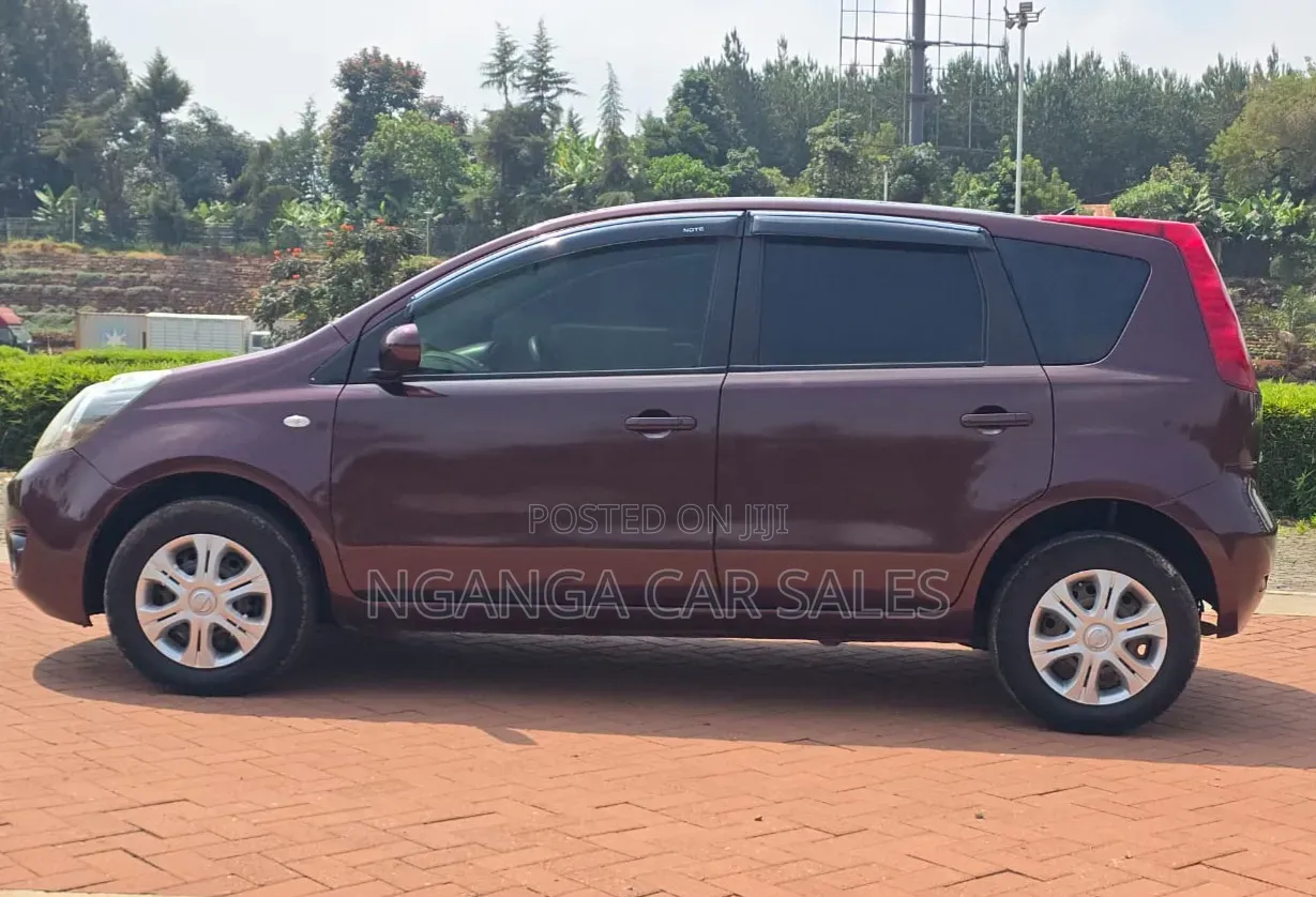 Nissan Note 2011 Maroon
