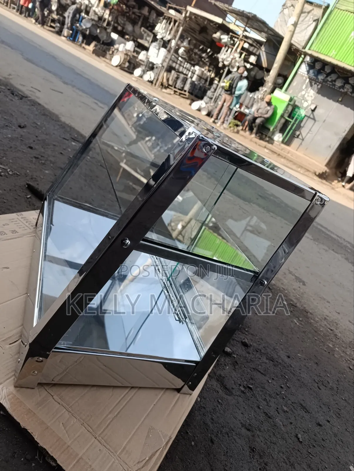 Transparent Charcoal Food Warmers Display