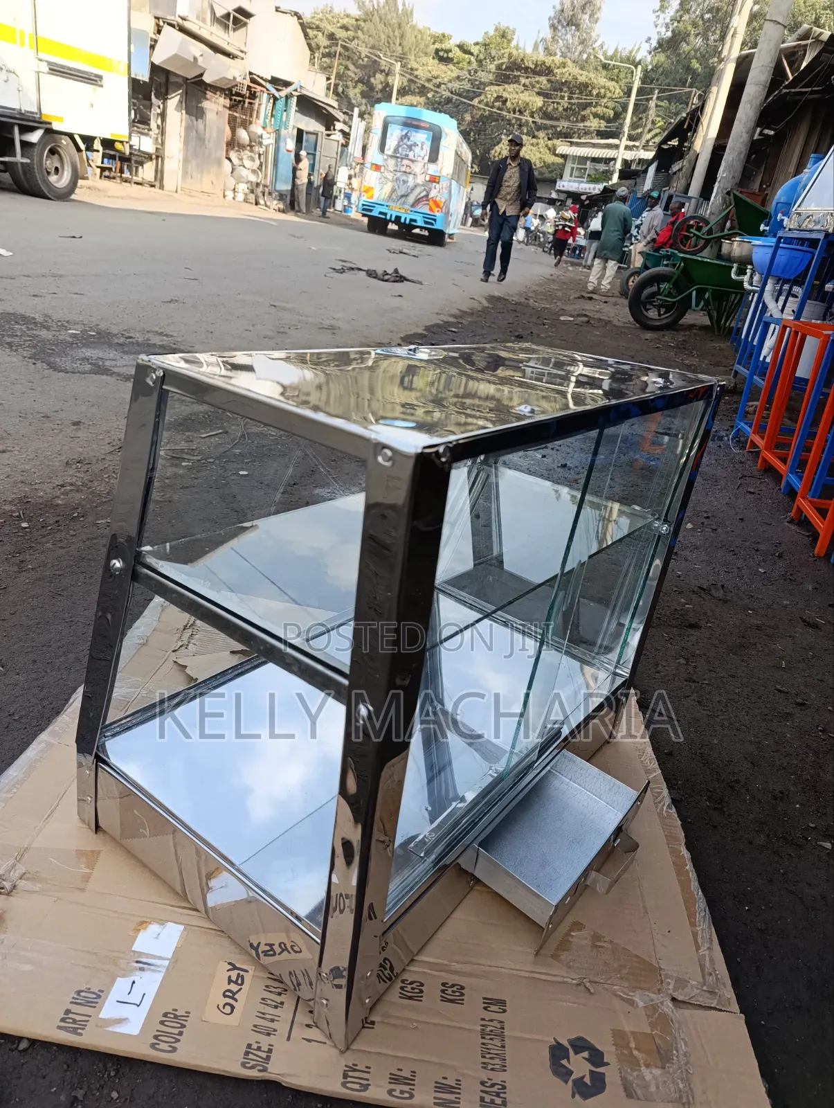 Transparent Charcoal Food Warmers Display