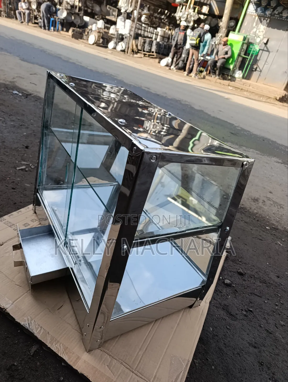 Transparent Charcoal Food Warmers Display