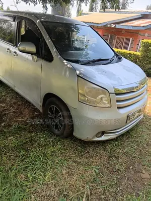 Toyota Noah 2009 Silver