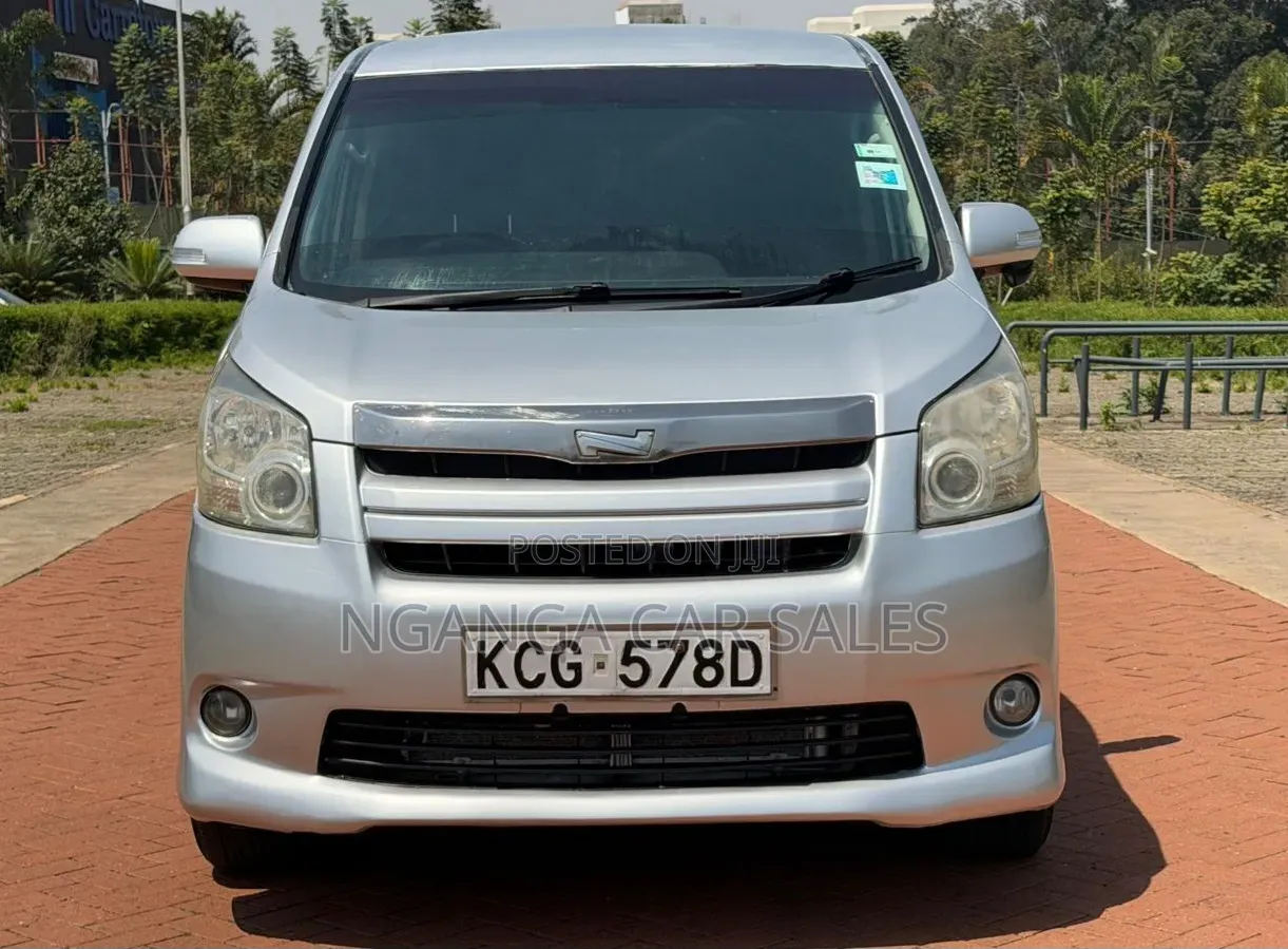 Toyota Noah 2009 Silver