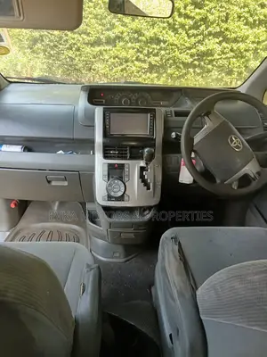 Toyota Noah 2009 Silver