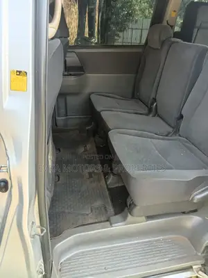 Toyota Noah 2009 Silver