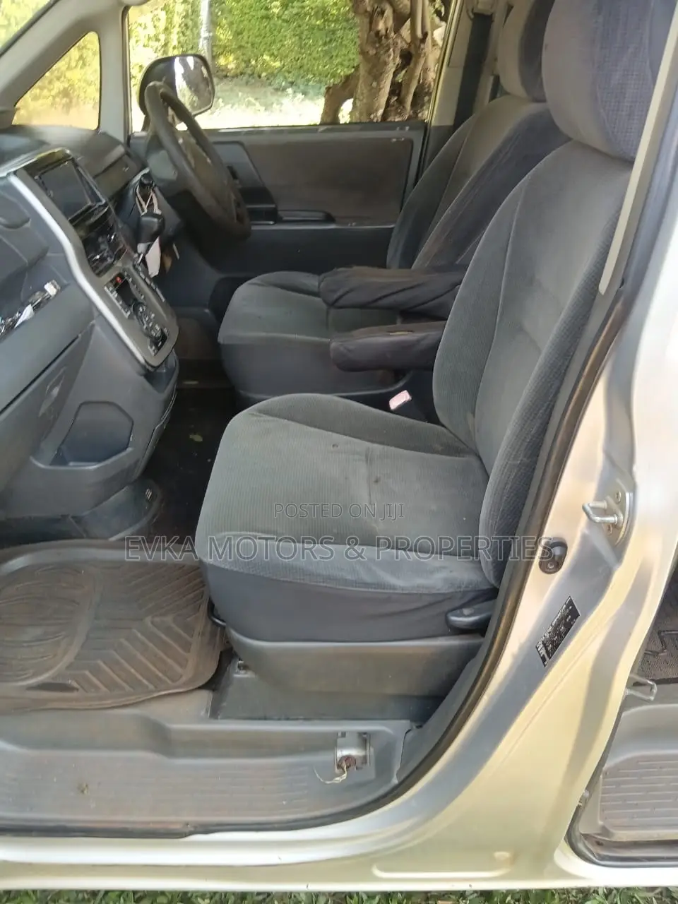 Toyota Noah 2009 Silver