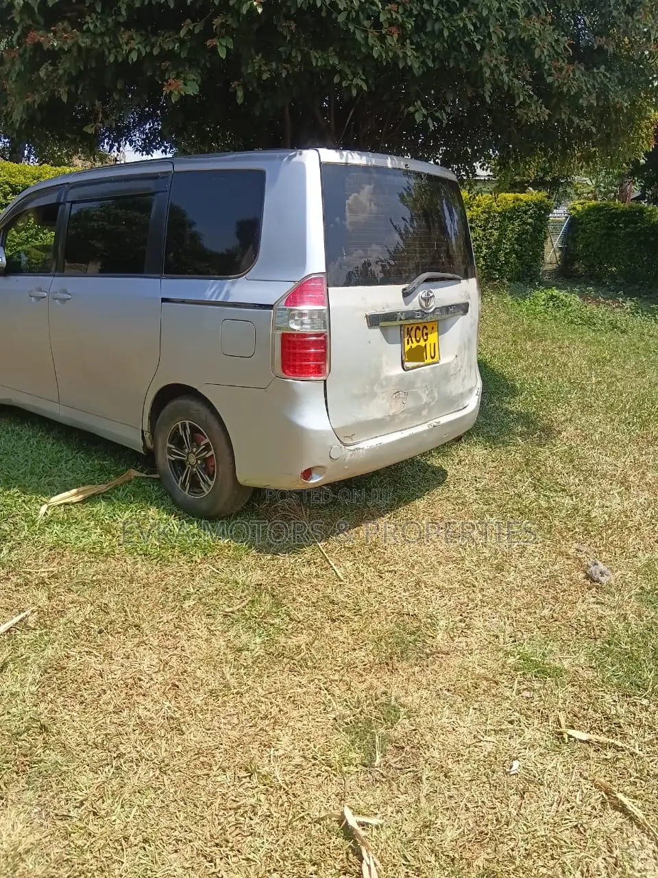 Toyota Noah 2009 Silver