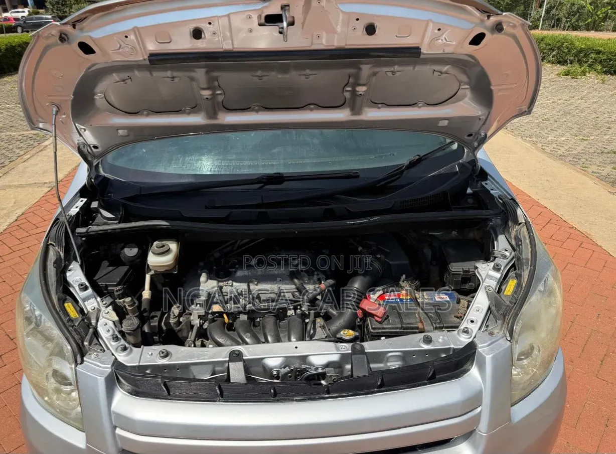 Toyota Noah 2009 Silver