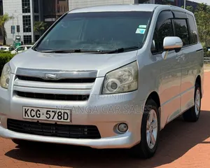 Toyota Noah 2009 Silver