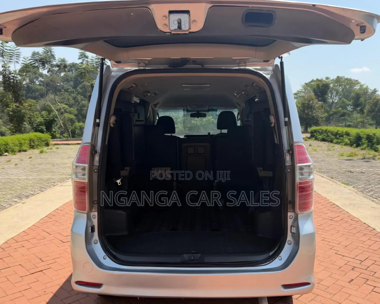 Toyota Noah 2009 Silver