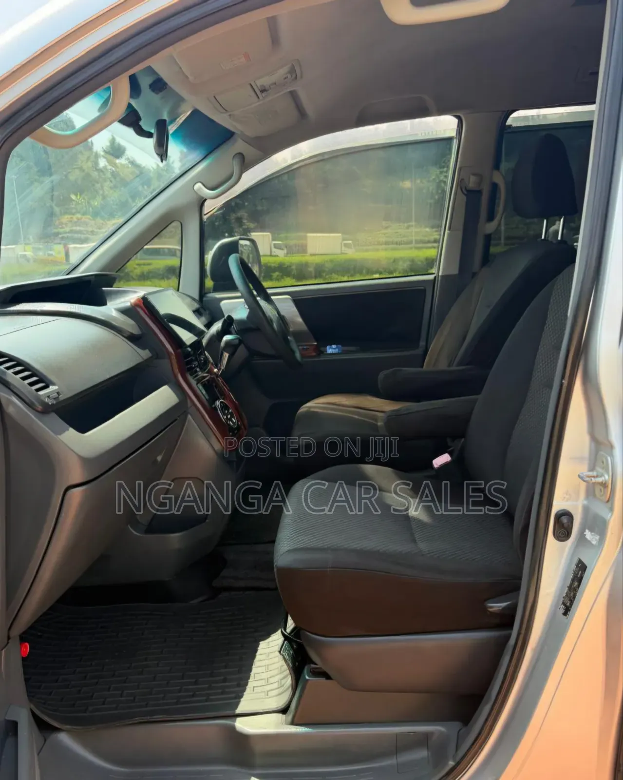 Toyota Noah 2009 Silver