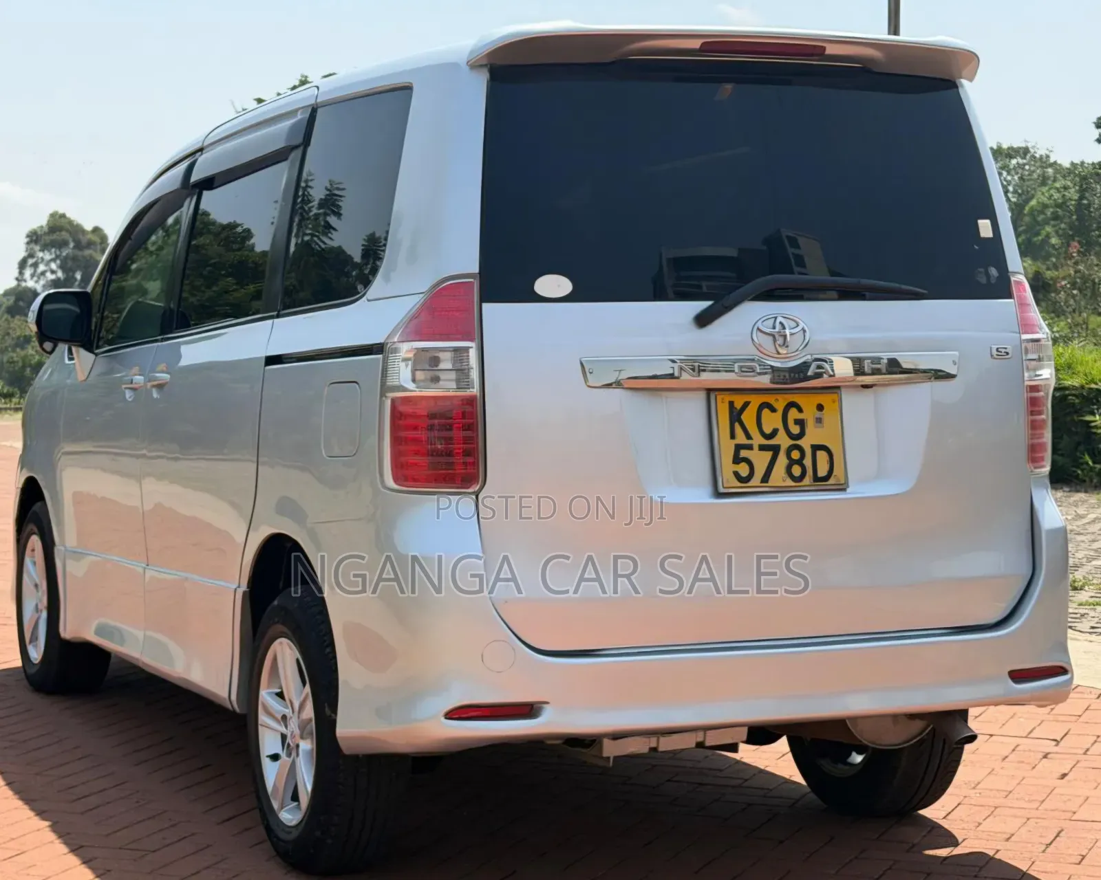 Toyota Noah 2009 Silver