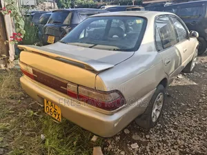 Toyota Corolla 1997 Gold